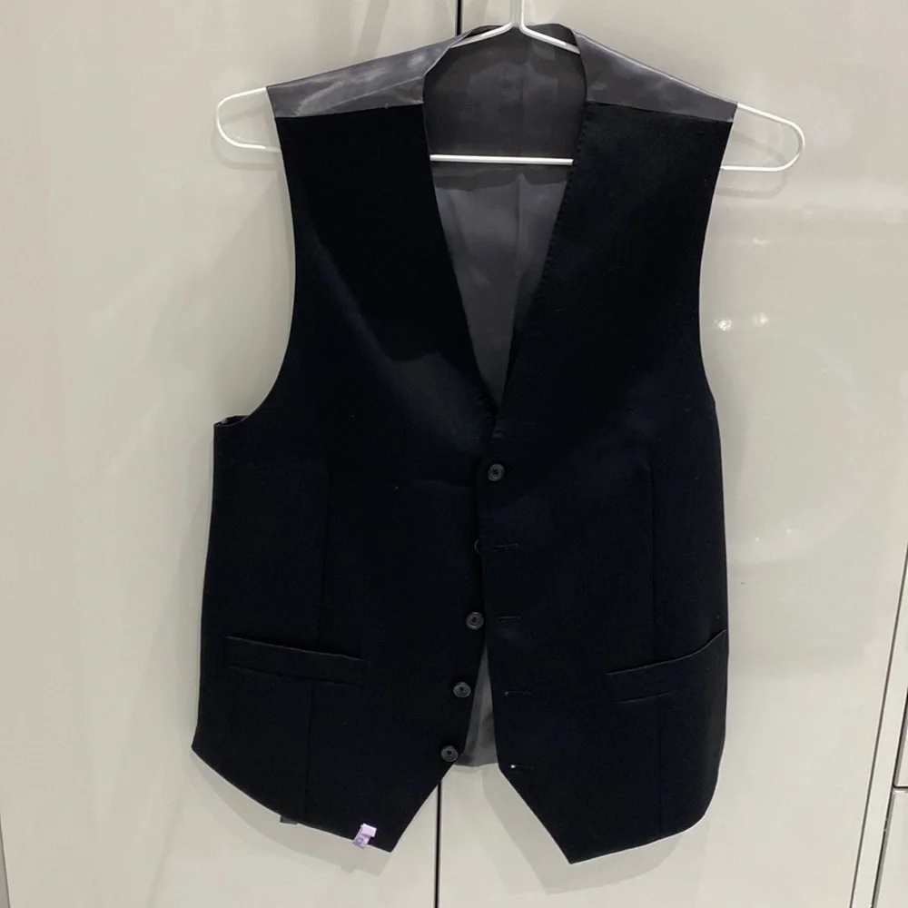 Suits - Picture 2 of 3